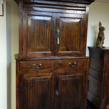 Antieke Engelse cupboard on cupboard, Antieke Engelse cupboard on cupboard