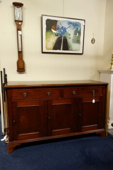 dresser - IB5702.JPG