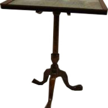 Engelse Til Top Tafel met geborduurd decor, Engelse Til Top Tafel met geborduurd decor