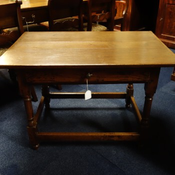 Engelse tafel, Eikenhouten antieke Engelse tafel