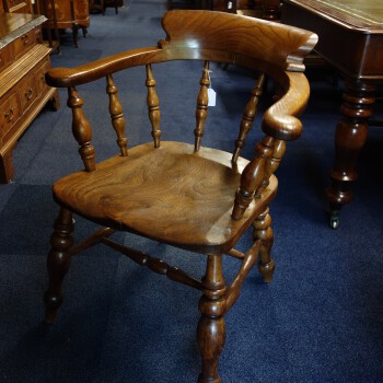 Engelse captainchair, Engelse Captainchair antiek van Iepen met beukenhout