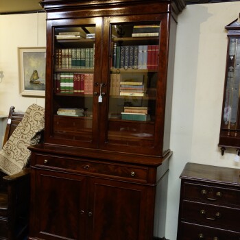 Hollandse bureau/ boekenkast, Antiek Hollands bureau met boekenkast